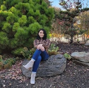 Meet your Posher, Zamira